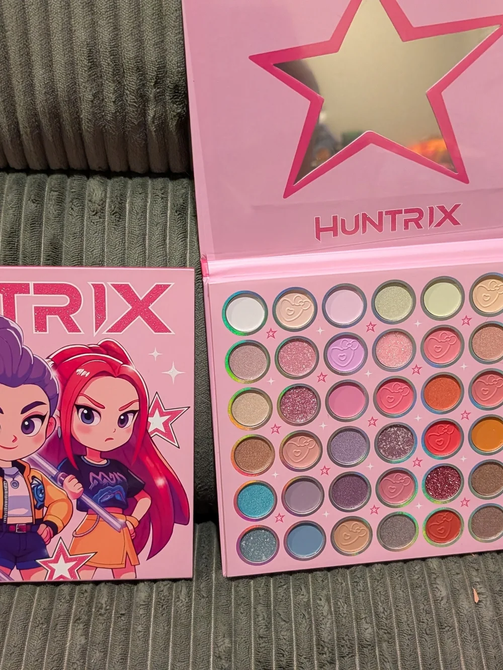 New K-pop Demon Hunters Large Eyeshadow Pallet - Picture 1 of 3